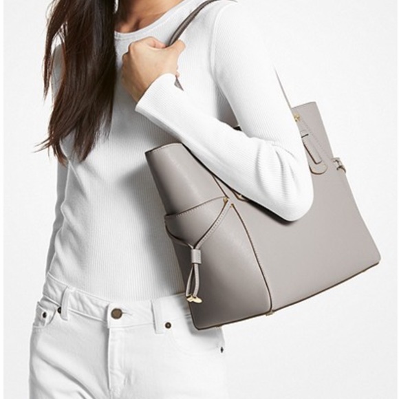 Voyager Small Saffiano Leather Tote Bag
Style# 30H1GV6T4T
NWT
COLOR: Pearl Gray - Picture 11 of 16